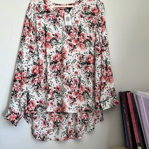 NWT Torrid 2 Peach and Greenish Blouse